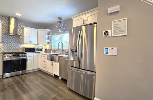 South Medford House | Modern Smart Home with EV charger Near Boston & Harvard, 0.7 miles to MBTA