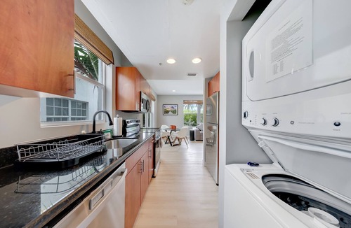 South Pointe Condo | Modern SoBe Gem! Balcony, Pool, Walk to Beach, BBQ, Fast Wi-Fi, Near Hotspots