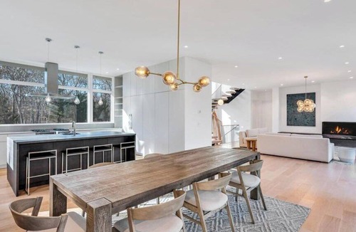 North Sea House | Modern Southampton Estate, Private Tennis Court and Pool, Great for Groups