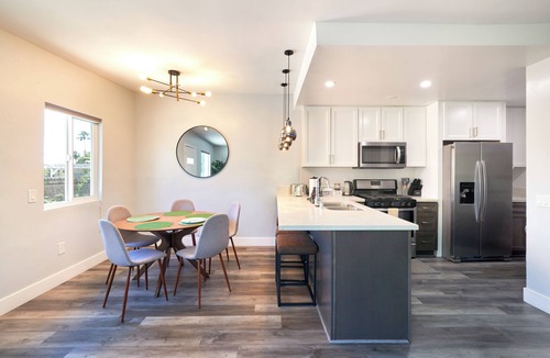 Golden Hill House | Modern Spa Beach Getaway