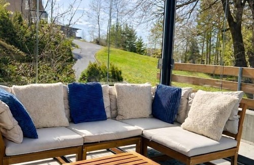 Bangerten Ski Chalet | Modern SPA Chalet AC Alps & Lake View Terrace BBQ near Interlaken