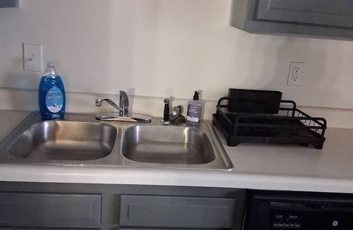 Columbia Apartment | Modern Space Great For Extended Stays! Pool & Gym
