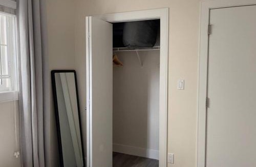 Knight Apartment | Modern Spacious 1BR minutes away from Main St