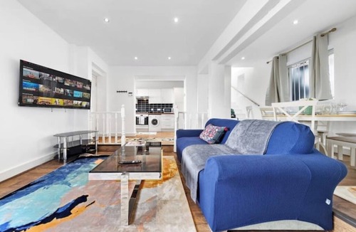 Holland Park House | Modern Spacious 2 Bedroom House in Central London