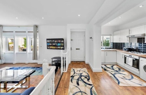 Holland Park House | Modern Spacious 2 Bedroom House in Central London