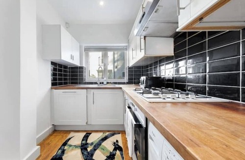 Holland Park House | Modern Spacious 2 Bedroom House in Central London