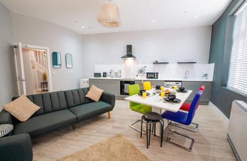 Canton Apartment | MODERN SPACIOUS 2-BED & High Ceiling