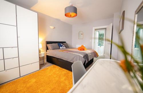 Canton Apartment | MODERN SPACIOUS 2-BED & High Ceiling