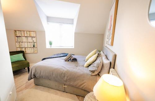 Canton Apartment | MODERN SPACIOUS 2-BED & High Ceiling