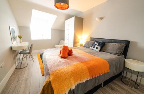 Canton Apartment | MODERN SPACIOUS 2-BED & High Ceiling