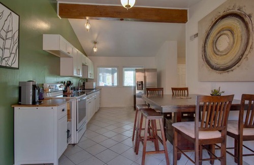 Roselawn Finance Apartment | Modern spacious 2-BR apartment/just minutes from downtown!