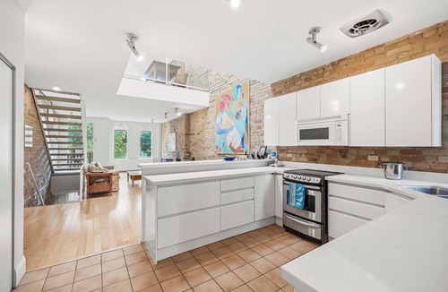Garden District Apartment | Modern, Spacious 2 level in Downtown Historic Building - MAJOR INTERNATIONAL SPORTING EVENT Ready!