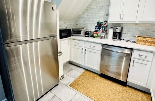 Old Town Apartment | Modern& Spacious 2BR in Prime Location with 1 Parking Spot