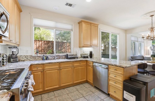 Dublin House | Modern Spacious 3 BD/2.5 BA - King Suite - Office