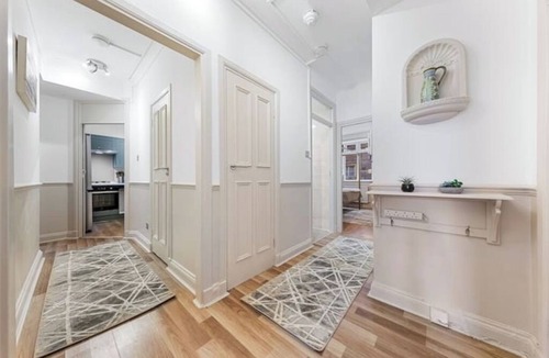 Belsize Apartment | *Modern Spacious 3 Bedroom flat in Central London*