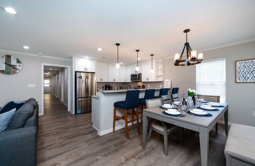 Lincoln Heights House | Modern Spacious 4 Bedroom House minutes to Uptown Charlotte, Family friendly