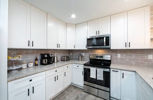 Lincoln Heights House | Modern Spacious 4 Bedroom House minutes to Uptown Charlotte, Family friendly