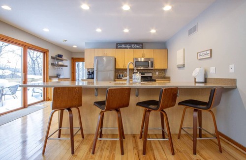 The Galena Territory House | Modern spacious 4 bedroom retreat with 3 en-suites and all year round hot tub