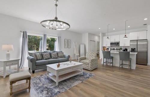 Port Charlotte House | Modern & Spacious 4-2 Home Great for Families