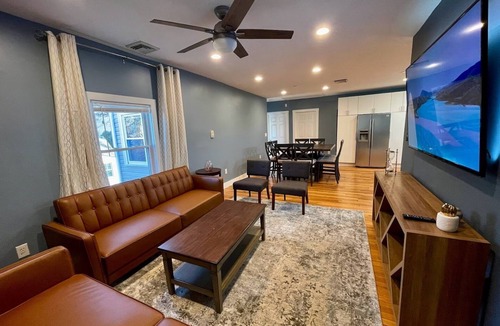 East Somerville House | MODERN Spacious 4bed 2bath HARVARD MIT BOS Cambridge Somerville walk everywhere!