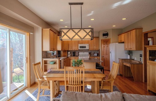 Rosemount House | Modern & Spacious 5‑Bedroom Family Home – Near Twin Cities