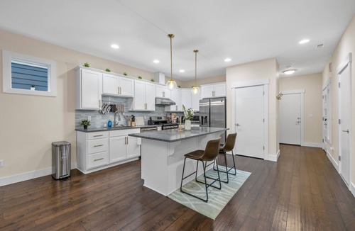 White Center House | Modern & Spacious 5B3.5B House Near Airport & Downtown