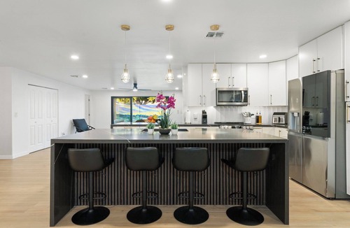 Papago Parkway House | Modern, spacious 6 BR/4 Bath house close to Old Town Scottsdale with Heated Pool