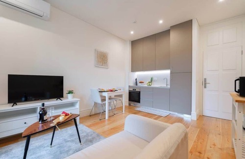 Oliveira do Castelo Apartment | Modern & Spacious Apartments by HostWise