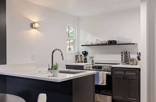 The Old Commons Apartment | Modern, Spacious Apartment in Downtown Beaufort!