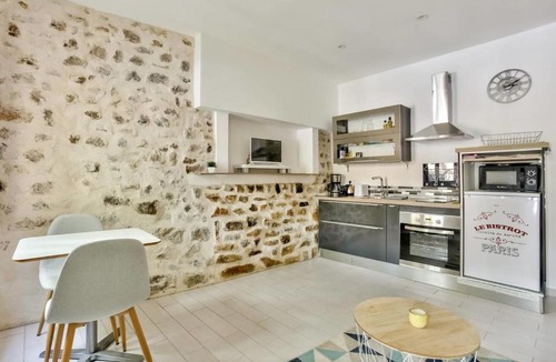 Frejus City Centre Apartment | Modern spacious apartment in heart of Frejus by easyBNB