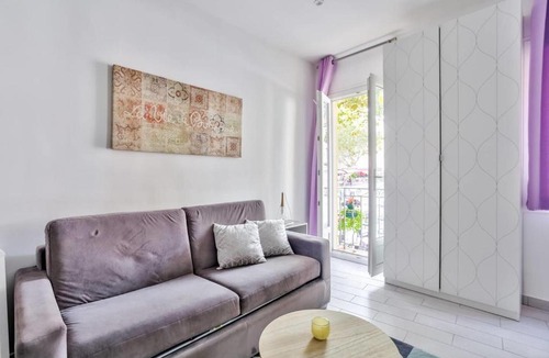 Frejus City Centre Apartment | Modern spacious apartment in heart of Frejus by easyBNB