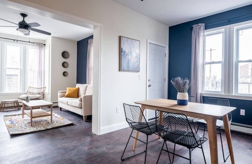 Providence Apartment | Modern & Spacious Apt For Your Group★ Hosts 6 People | Near Downtown & Fed. Hill