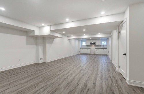 Markham House | Modern, Spacious Basement Apartment - Legacy Neighbourhood - 2 Minutes from 407!