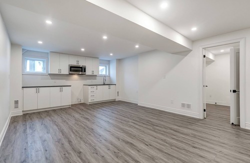 Markham House | Modern, Spacious Basement Apartment - Legacy Neighbourhood - 2 Minutes from 407!