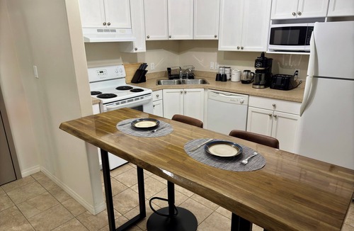 Grande Prairie Condo | Modern Spacious Condo-Style Apartment | Queen Bed | Prime Location