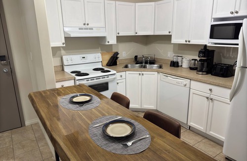Grande Prairie Condo | Modern Spacious Condo-Style Apartment | Queen Bed | Prime Location