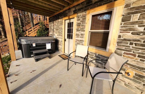 Scio House | Modern Spacious Cabin near Tappan Lake with Jacuzzi and Panoramic Views in Ohio