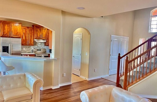 Edmond House | Modern, Spacious, Comfy & Cozy quiet retreat with king size beds for longer stay