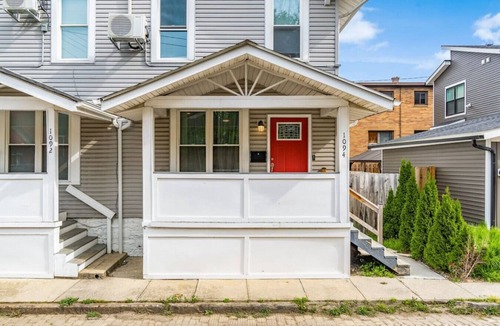 Near East Columbus House | Modern Spacious Condo on Gay St