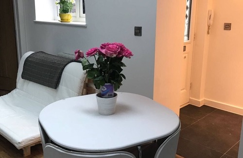 Kennington House | Modern Spacious Flat by Kennington Park