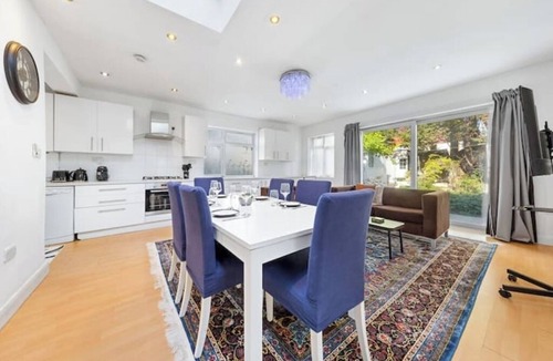 Hendon House | *Modern spacious four bedroom house in London*