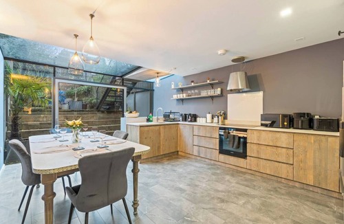 Camden Town House | Modern | Spacious | Luxury 4 Bed in Camden Town
