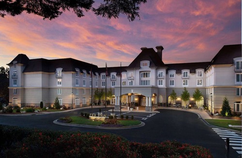 Braselton Hotel | Modern, Spacious Guest Suite Ideal for Retreats in Georgia’s Wine Country