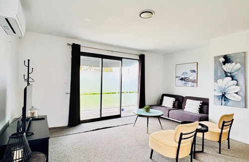 Linwood House | Modern Spacious Home, very close to City Centre
