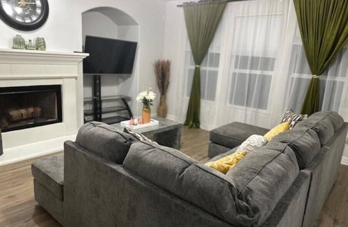 Conroe House | Modern/Spacious Haven in the Heart of Conroe - Entire Home