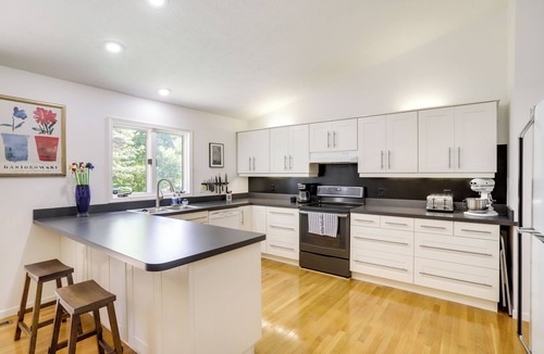 Granger House | Modern & Spacious Home - 6 Mi to Dtwn South Bend