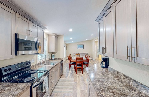Coos Bay House | Modern, spacious home near the bay with grill, washer&dryer, & large yard