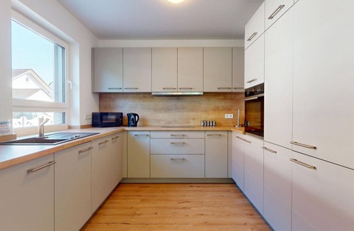 Kindsbach House | Modern, spacious house with 5 bedrooms, 3 bathrooms and a large garden