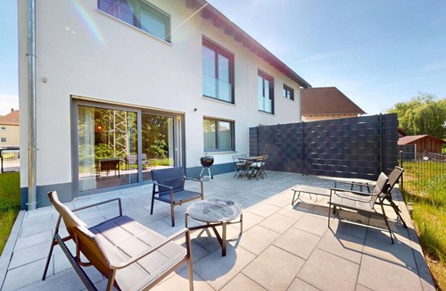 Kindsbach House | Modern, spacious house with 5 bedrooms, 3 bathrooms and a large garden