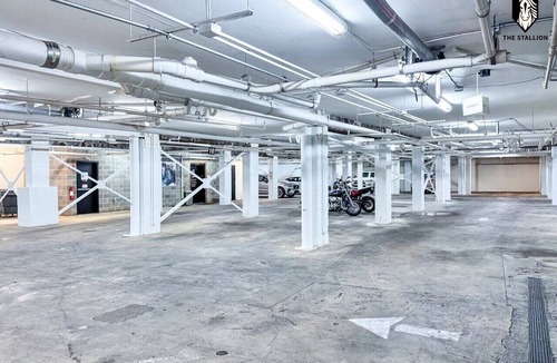 Downtown Memphis Apartment | Modern Spacious Loft in Downtown w/free parking